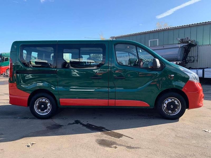 Gebraucht Renault Trafic 95 PS (69 kW) 2018 Grün Van / Kleinbus