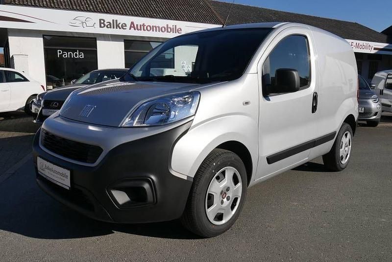 Hellgrau Gebraucht 2022 Fiat Fiorino Van / Kleinbus | 14.990 € (Etwas zu teuer) - Bild 1/4