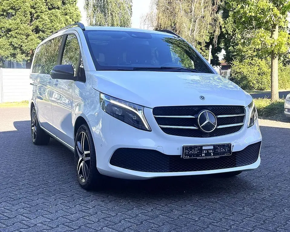 Gebraucht Mercedes V300 237 PS (174 kW) 2023 Weiß Van / Kleinbus