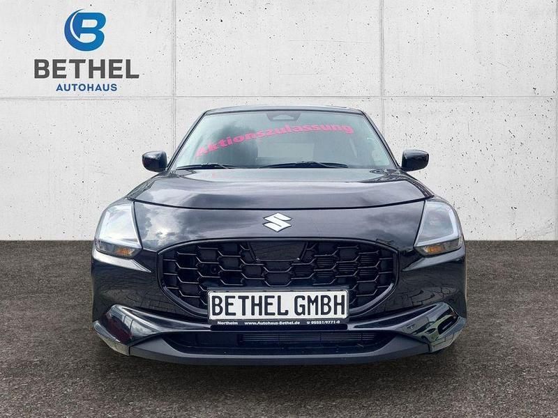 Neu Suzuki Swift Comfort 83 PS (61 kW) 2025 Super black pearl metallic Kleinwagen
