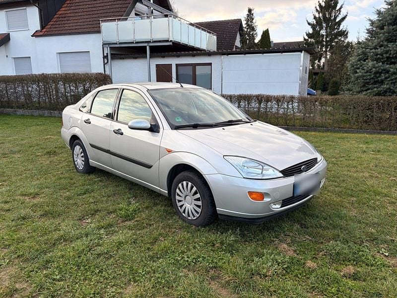 Gebraucht Ford Focus Ghia 116 PS (85 kW) 2000 Silber Limousine