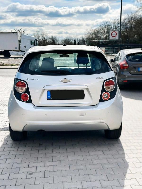 Gebraucht Chevrolet Aveo 115 PS (84 kW) 2012 Silber Limousine