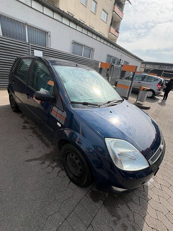 Gebraucht Ford Fiesta 70 PS (51 kW) 2004 Blau Kleinwagen