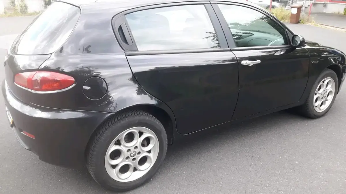 Gebraucht Alfa Romeo 147 105 PS (77 kW) 2009 Schwarz Kleinwagen