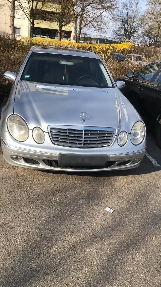 Gebraucht Mercedes E220 150 PS (110 kW) 2003 Silber Limousine