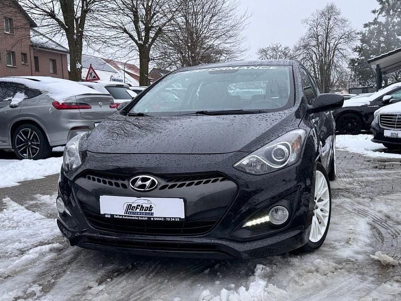 Gebraucht Hyundai i30 Classic 99 PS (72 kW) 2013 Schwarz Coupé
