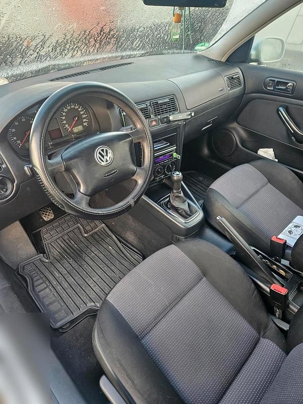 Gebraucht VW Golf IV 105 PS (77 kW) 2002 Kleinwagen