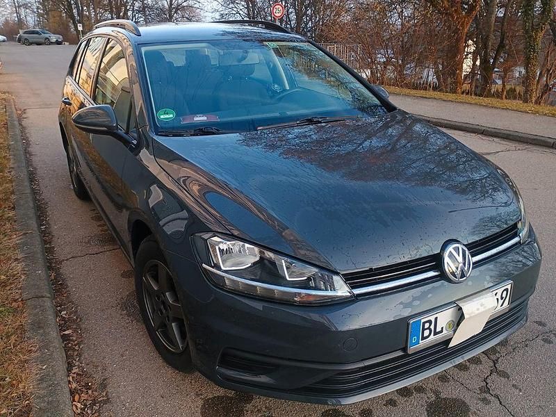 Gebraucht VW Golf VII Trendline 116 PS (85 kW) 2019 Grau Kombi