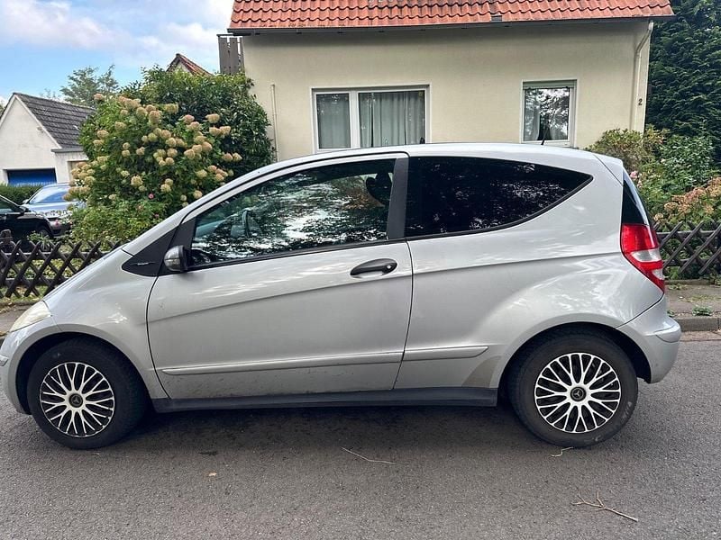 Grau Gebraucht 2007 Mercedes A180 Kombi | 1.550 € - Bild 1/4