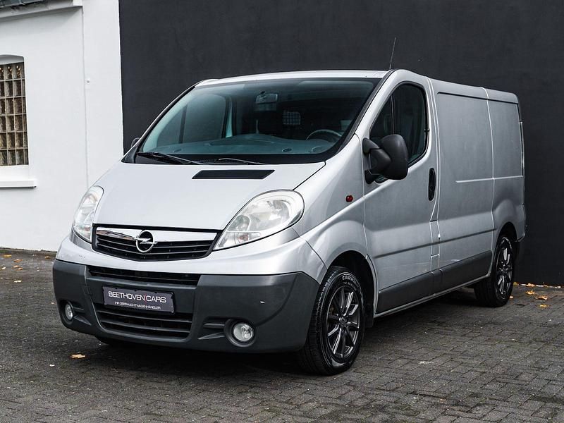 Silber Gebraucht 2012 Opel Vivaro Van | 6.500 € (Etwas zu teuer) - Bild 1/4