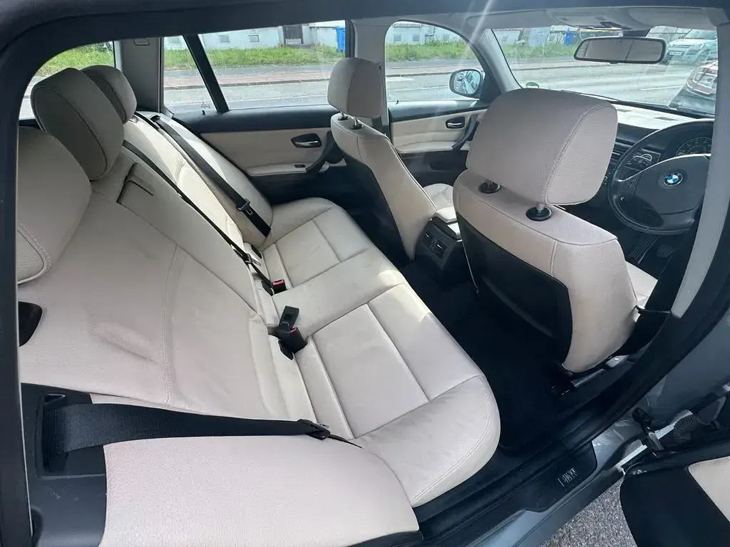 Gebraucht BMW 320 184 PS (135 kW) 2010 Grau Kombi