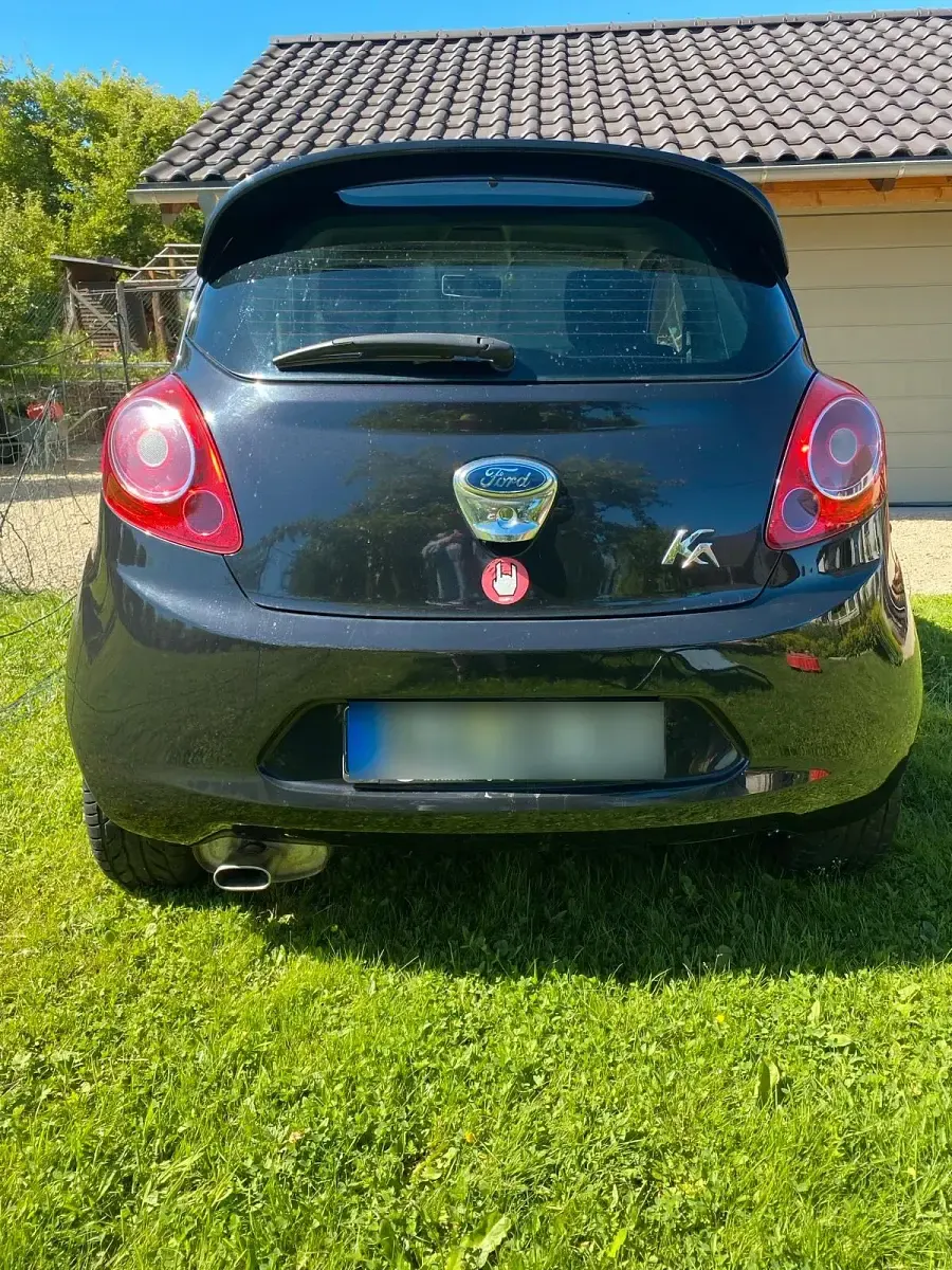 Gebraucht Ford Ka Individual 69 PS (50 kW) 2015 Schwarz Kleinwagen