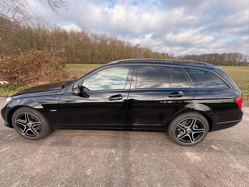 Gebraucht Mercedes C300 231 PS (169 kW) 2011 Schwarz Kombi