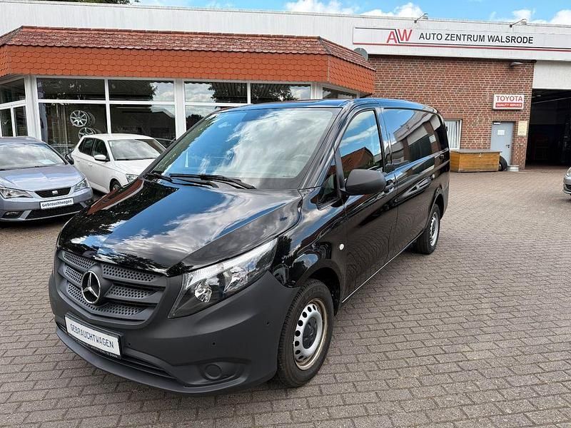 Schwarz Gebraucht 2023 Mercedes Vito Van / Kleinbus | 31.199 € (Guter Preis) - Bild 1/4