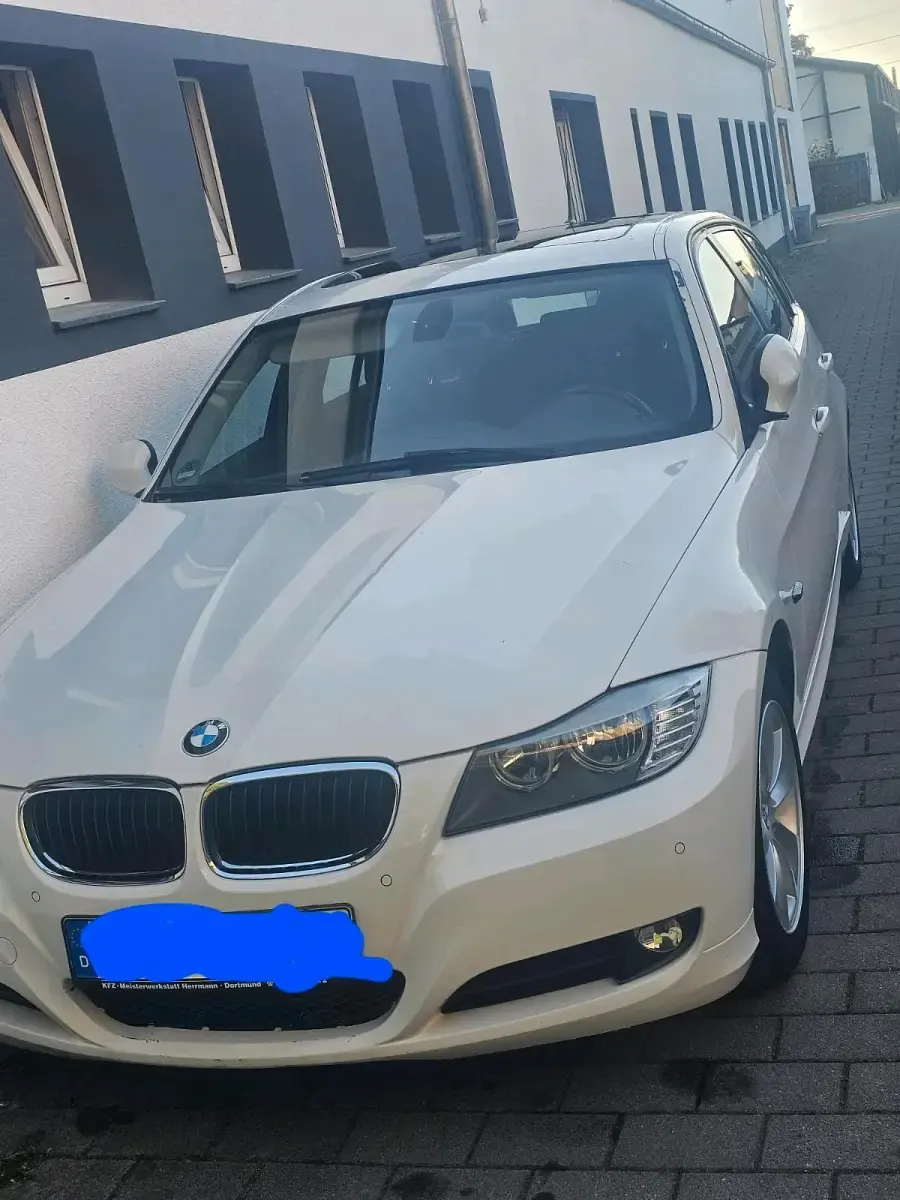 Gebraucht BMW 320 177 PS (130 kW) 2010 Weiß Kombi
