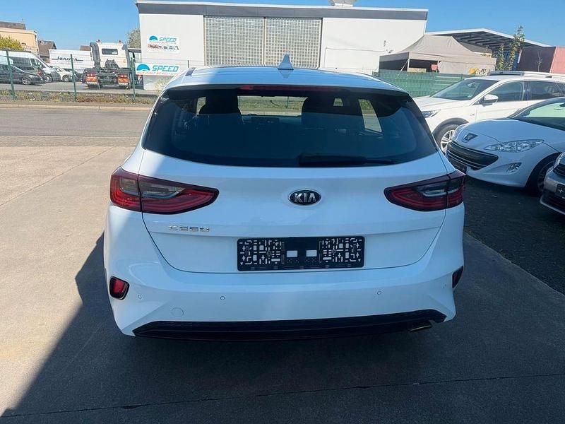 Second-hand Kia Ceed Vision 120 CP (88 kW) 2019 Alb Hatchback