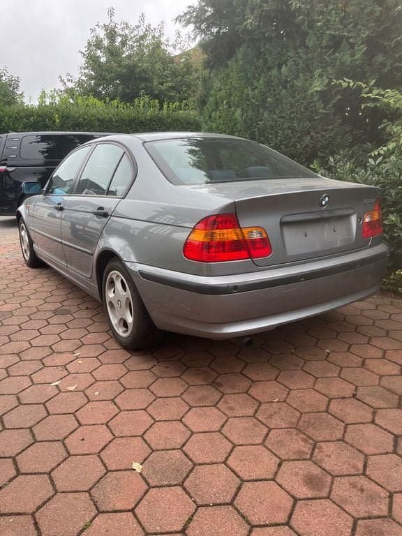 Grau Gebraucht 2004 BMW 318 Limousine | 1.750 € (Superpreis) - Bild 1/4