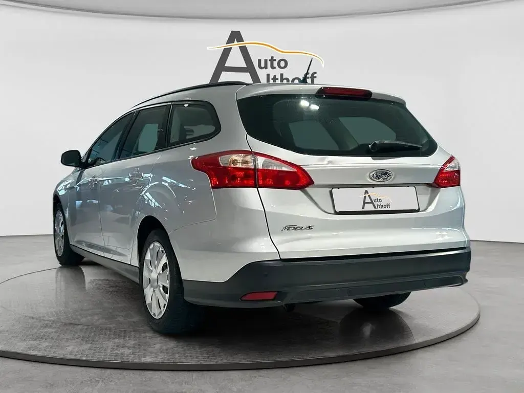 Gebraucht Ford Focus 105 PS (77 kW) 2011 Silber Limousine