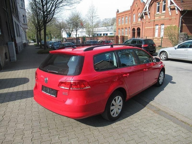 Gebraucht VW Passat Trendline 140 PS (102 kW) 2011 Rot Kombi