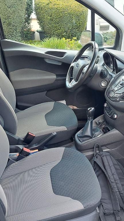 Second-hand Ford Courier 95 CP (69 kW) 2016 Gri Monovolum