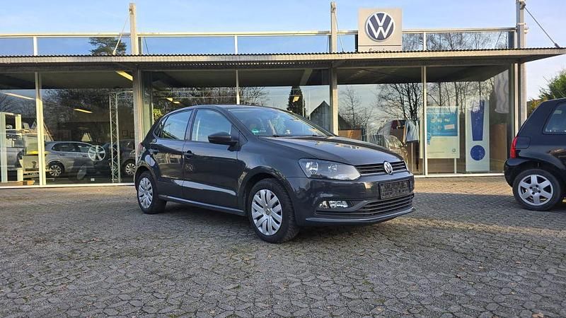 Grau Gebraucht 2016 VW Polo Trendline Limousine | 6.400 € (Fairer Preis) - Bild 1/4