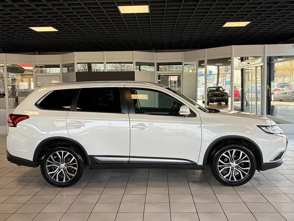 Używany Mitsubishi Outlander Edition 150 KM (110 kW) 2018 Biały SUV