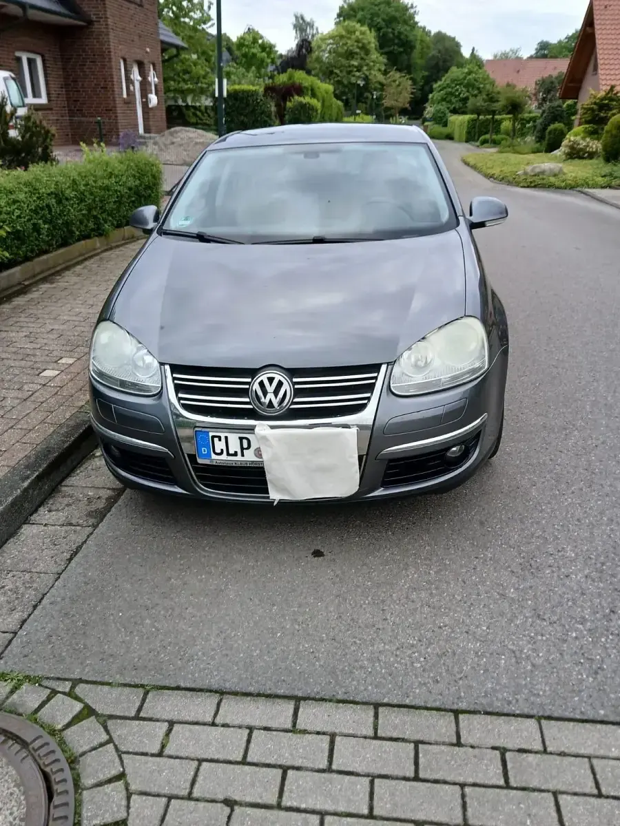 Gebraucht VW Jetta 105 PS (77 kW) 2009 Silber Limousine