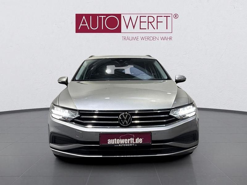 Gebraucht VW Passat 150 PS (110 kW) 2022 Silber Kombi