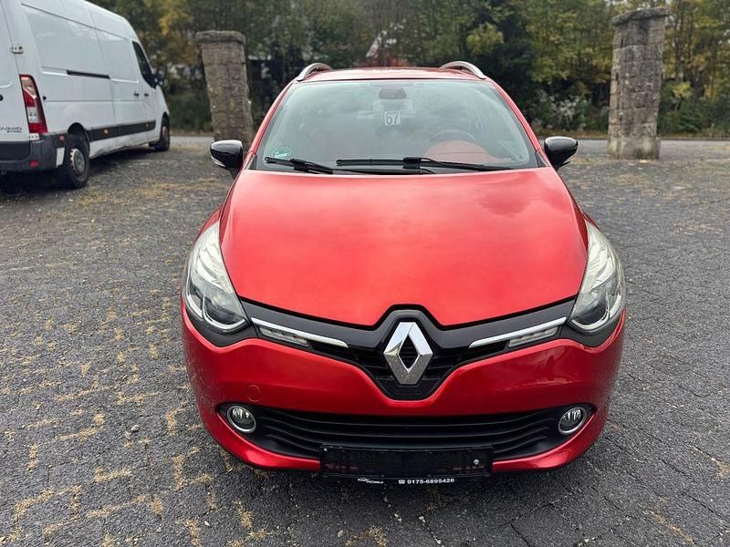 Rot Gebraucht 2013 Renault Clio IV Luxe Limousine | 5.999 € (Fairer Preis) - Bild 1/4