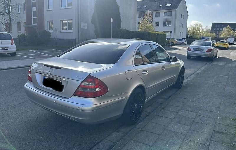 Gebraucht Mercedes E220 150 PS (110 kW) 2004 Grau Limousine