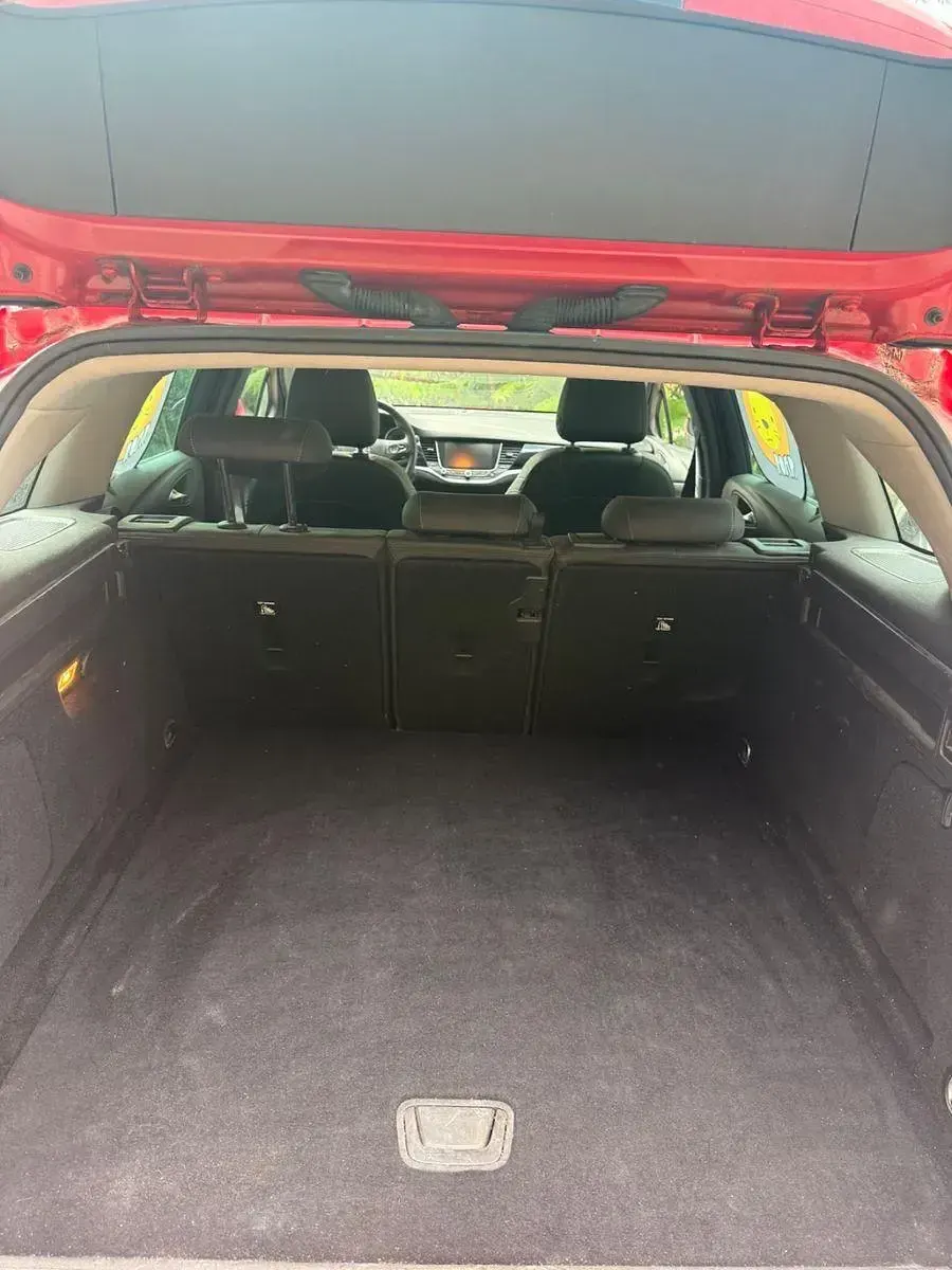 Gebraucht Opel Astra Dynamic 150 PS (110 kW) 2018 Rot Kombi