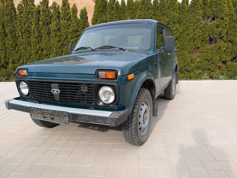 Grün Gebraucht 2009 Lada niva SUV | 4.600 € (Fairer Preis) - Bild 1/4