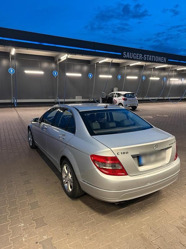 Gebraucht Mercedes C180 165 PS (121 kW) 2009 Silber Limousine