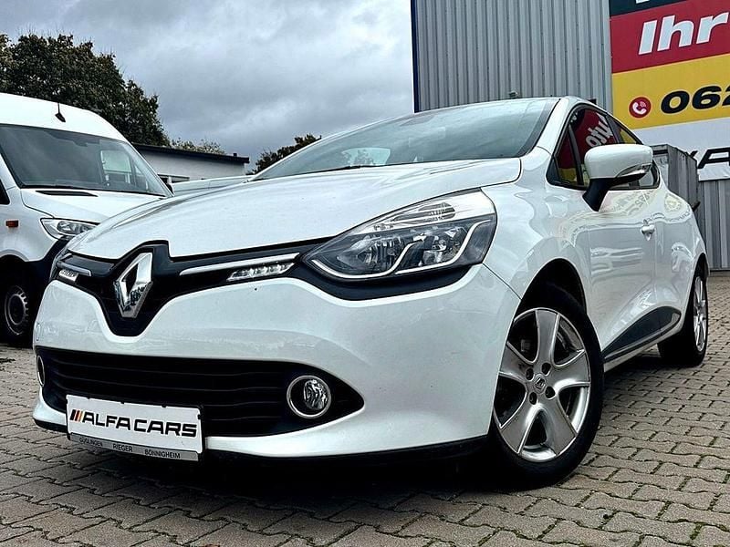Weiß Gebraucht 2014 Renault Clio IV Dynamique Limousine | 8.700 € (Etwas zu teuer) - Bild 1/4