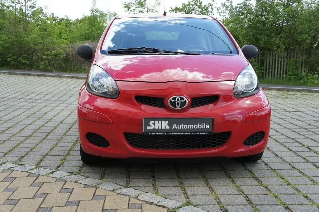 Używany Toyota Aygo Basis 68 KM (50 kW) 2009 Czerwony Hatchback