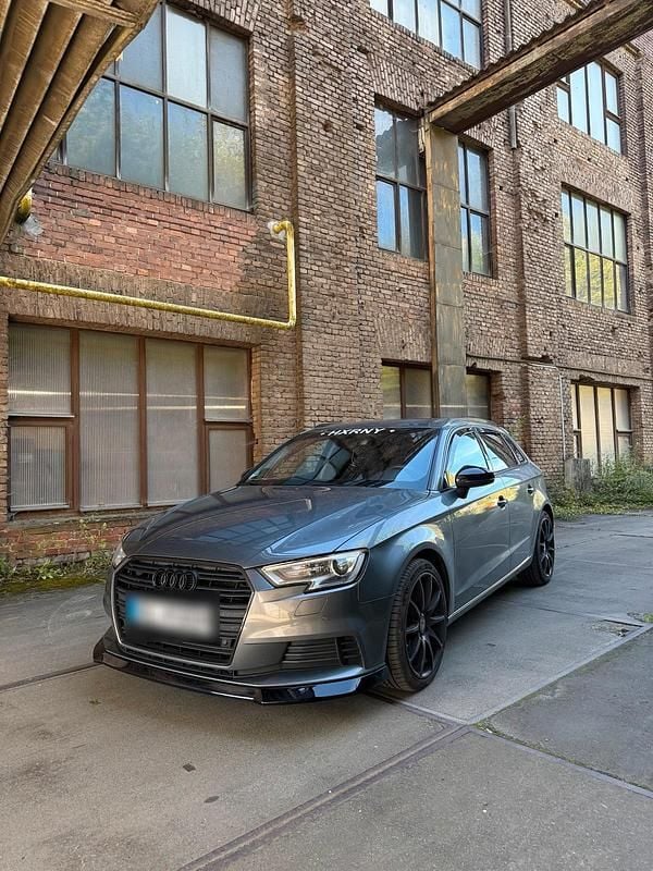 Grau Gebraucht 2017 Audi A3 Limousine | 13.200 € (Guter Preis) - Bild 1/4