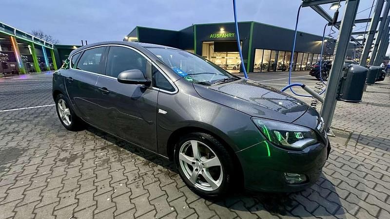 Gebraucht Opel Astra Cosmo 179 PS (131 kW) 2010 Grau Kleinwagen