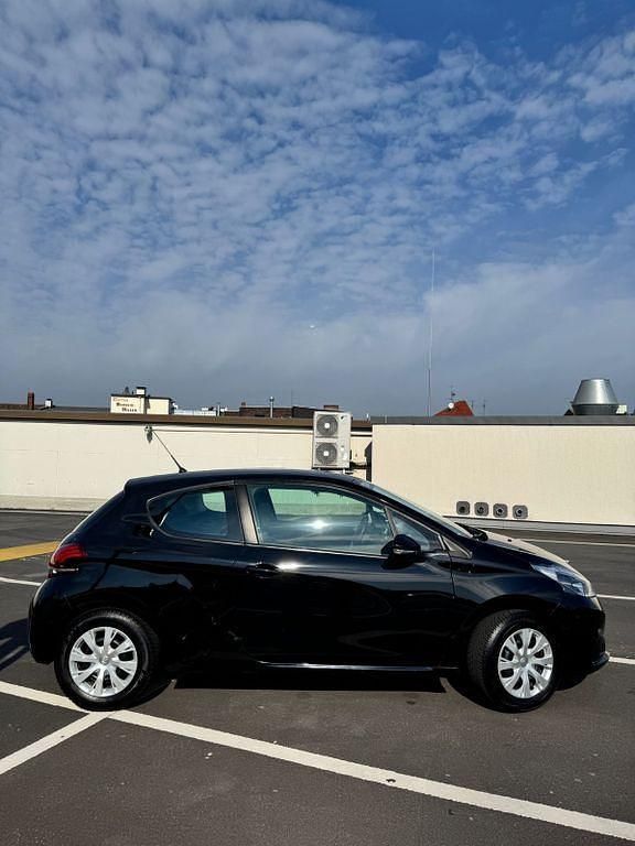 Gebraucht Peugeot 208 Active 82 PS (60 kW) 2016 Schwarz Kleinwagen