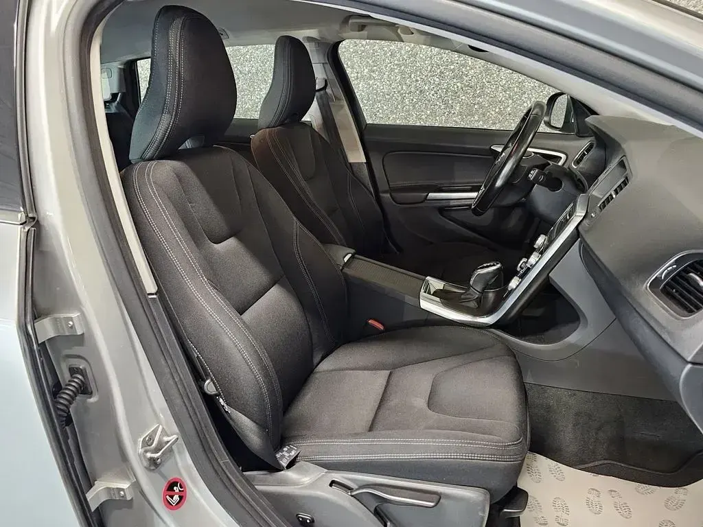 Gebraucht Volvo V60 150 PS (110 kW) 2015 Grau Kombi
