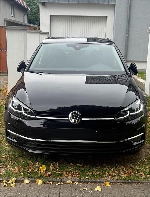 Schwarz Gebraucht 2017 VW Golf VII Limousine | 13.250 € (Fairer Preis) - Bild 1/4