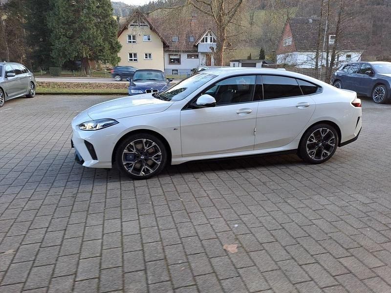 Gebraucht BMW 220 Performance 156 PS (114 kW) 2025 Weiß Coupé