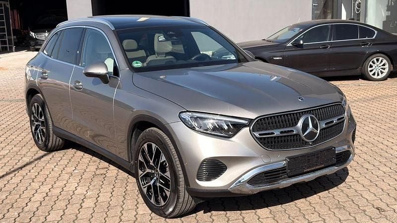 Gebraucht Mercedes GLC200 204 PS (150 kW) 2023 Grau SUV