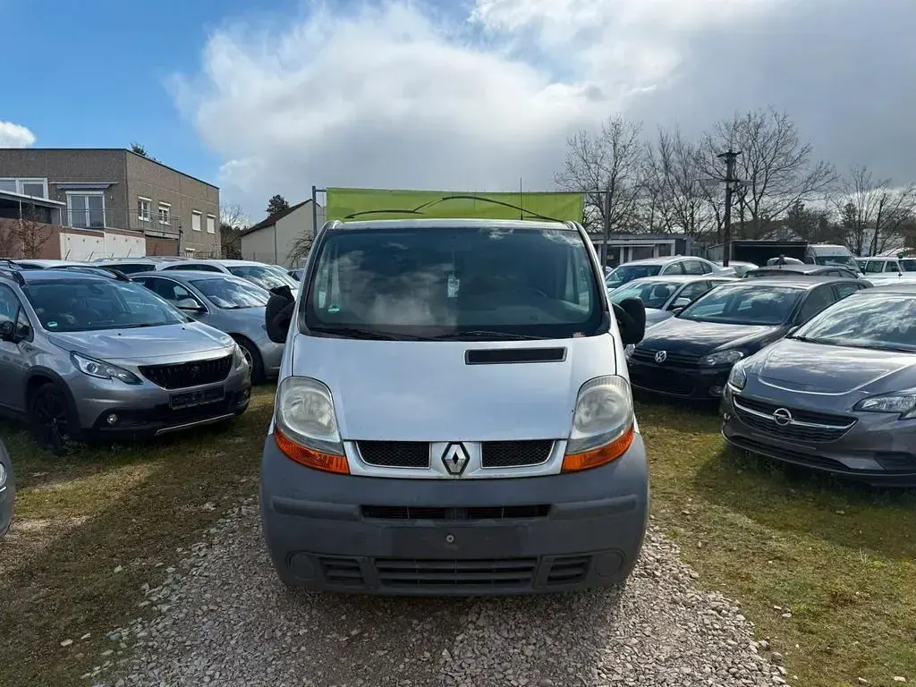 Gebraucht Renault Trafic 135 PS (99 kW) 2006 Silber Van / Kleinbus