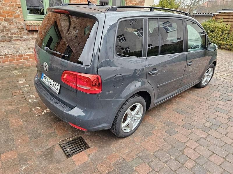 Gebraucht VW Touran Comfortline 140 PS (102 kW) 2014 Van / Kleinbus