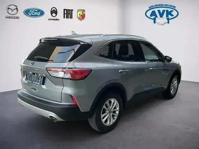 Używany Ford Kuga Titanium 150 KM (110 kW) 2023 Srebrny SUV