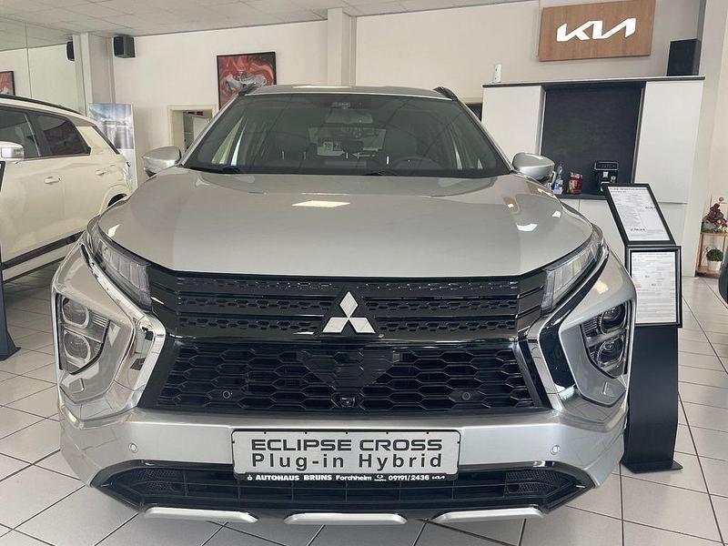 Neu Mitsubishi Eclipse Cross Plus 188 PS (138 kW) 2025 Silber SUV