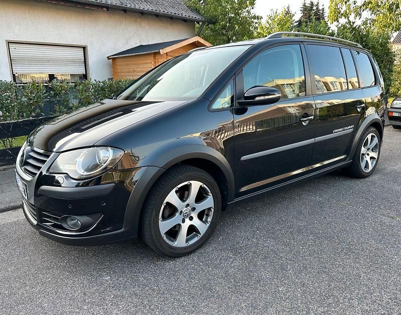 Schwarz Gebraucht 2010 VW Touran Van / Kleinbus | 3.200 € (Superpreis) - Bild 1/4