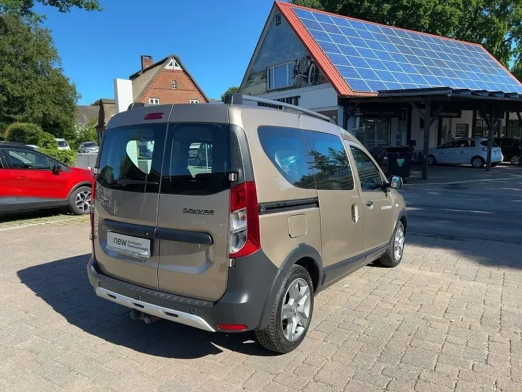 Gebraucht Dacia Dokker Stepway 95 PS (69 kW) 2019 Beige Van / Kleinbus
