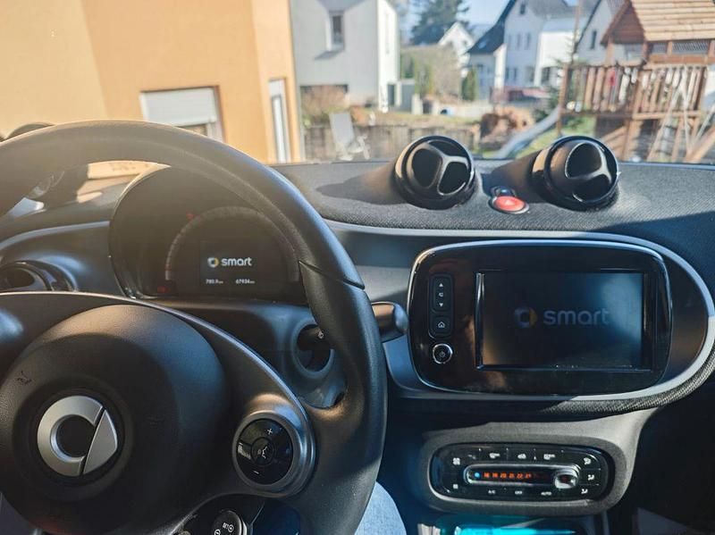 Gebraucht Smart ForFour Passion 71 PS (52 kW) 2016 Weiß Kleinwagen