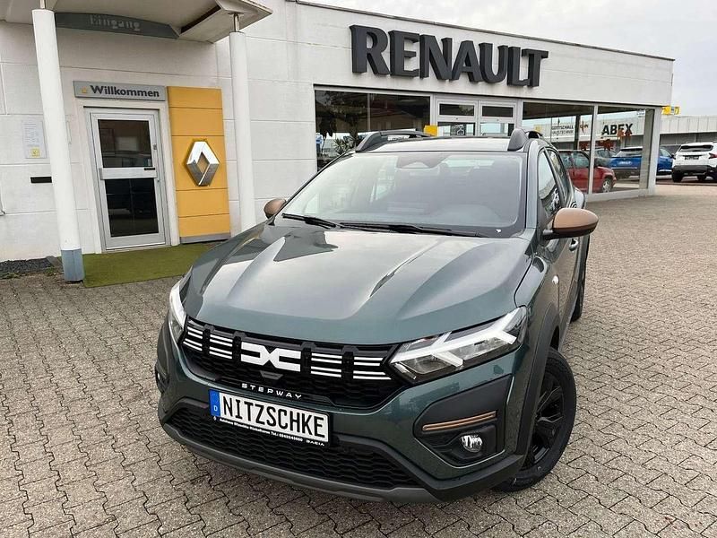 Grün Neu 2025 Dacia Sandero Extreme SUV | 20.490 € - Bild 1/4